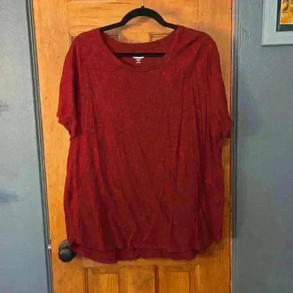 Red Old Navy Everywhere Tee - Picture 2 of 4